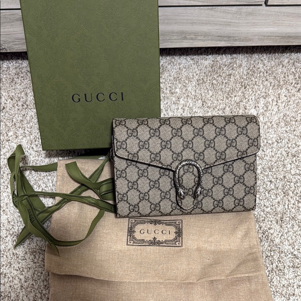 Gucci Dionysus wallet on chain